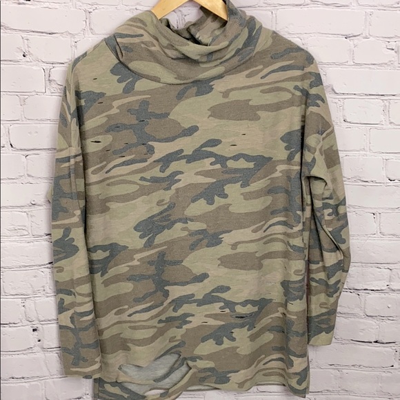 ✨Distressed Camo Pullover Sweatshirt - Picture 1 of 6